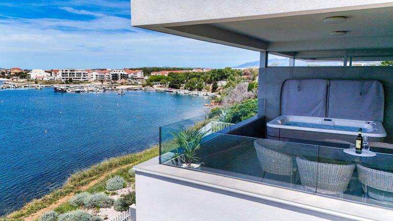 Apartment Luxury Beachfront Jacuzzi Suite with Sea View Povljana – Povljana, Chorvatsko