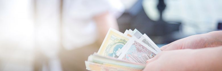 Ile pieniędzy możesz wypłacić z banku i jak to zrobić bezpiecznie?