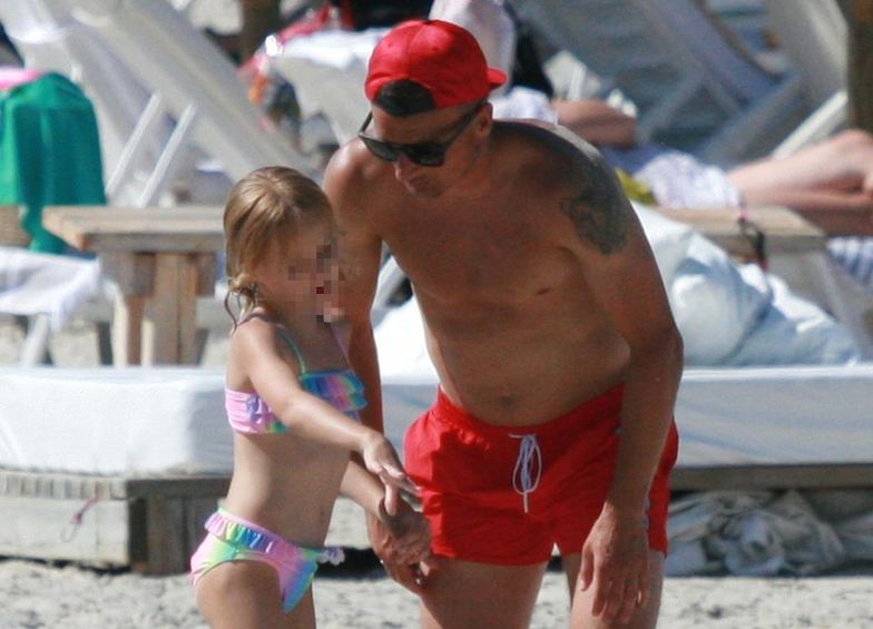 Peszko Rodzina I Kieliszek Wina Pudelek