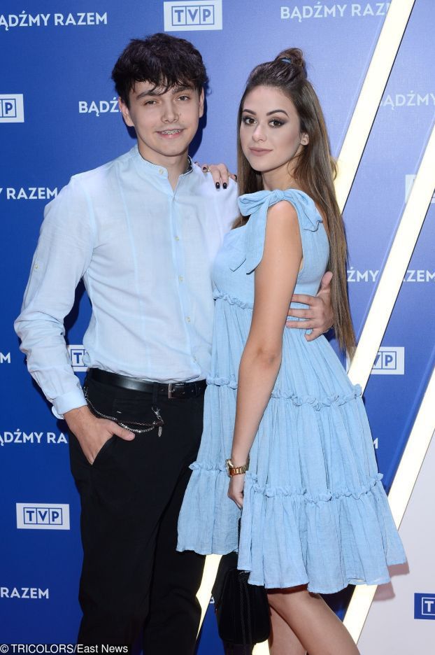 Ciężarna Sylwia Przybysz i Jan Dąbrowski pozują na ściance ...