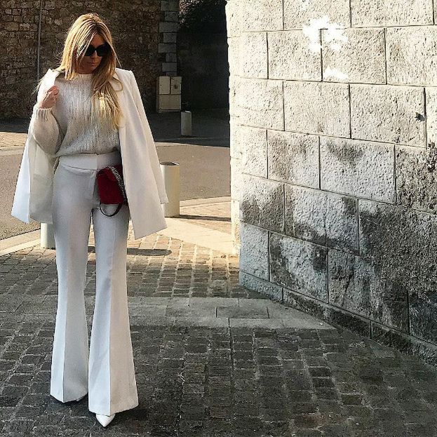 białe eleganckie spodnie dzwony białe eleganckie spodnie dzwony