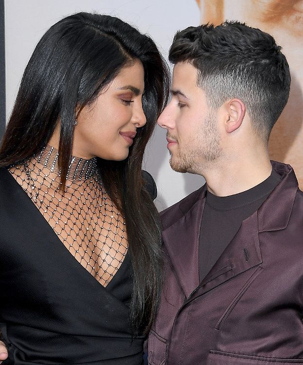 Nick jonas z kim spotyka się