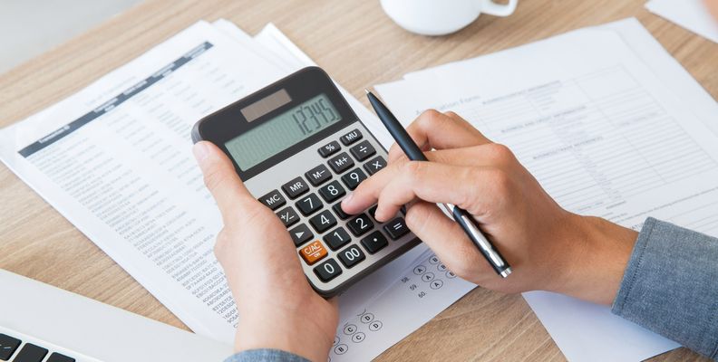 Jak obliczyć VAT? Praktyczny przewodnik po podatku VAT w Polsce