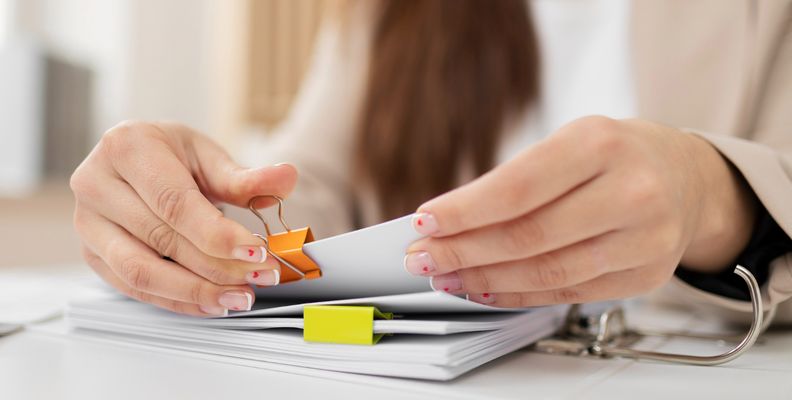 Kto ponosi koszty notarialne przy zakupie mieszkania?