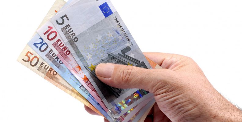 Wypłata euro z bankomatów w Polsce