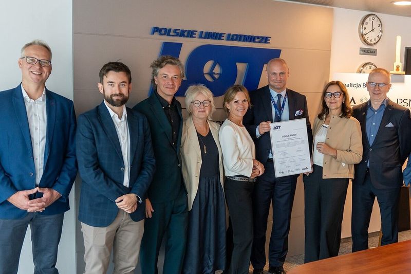 PLL LOT aktualizuje deklarację standardów przetargowych. "Mamy świadomość naszej roli"