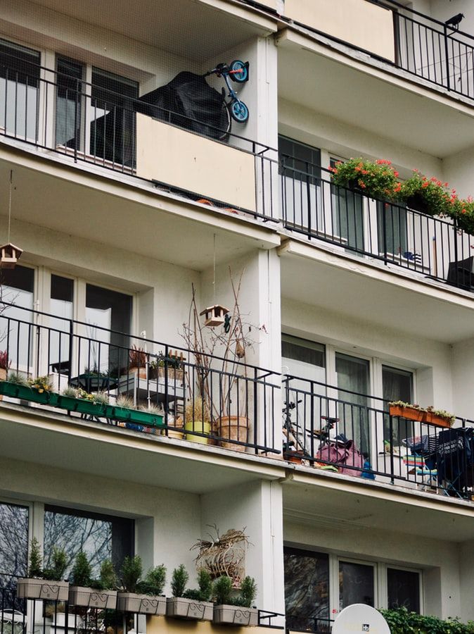 Czy można palić papierosy na balkonie, fot. unsplash.com
