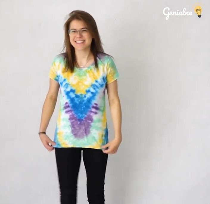 Farbowanie Ubrań Metodą Tie Dye 6 pomysłowych sposobów na farbowanie koszulki metodą "tie-dye" - Genialne