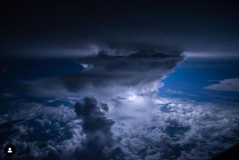 Burza z perspektywy pilota, fot. Santiago Borja/Instagram