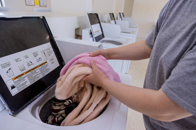Dlaczego ręczniki po praniu śmierdzą?, fot. Freepik