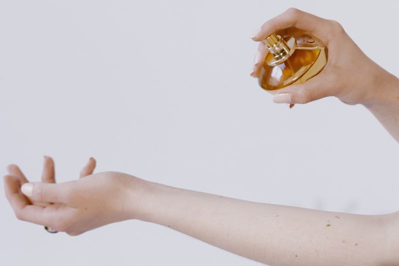 Jak przedłużyć trwałość perfum? Fot. Pexels