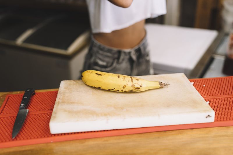 Czy można jeść końcówkę banana? Fot. Freepik