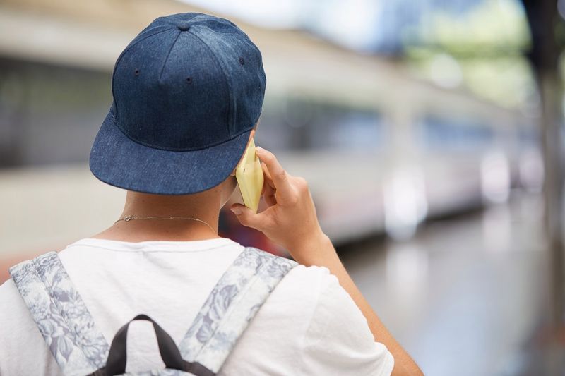 Jak prać czapkę z daszkiem, aby jej nie zdeformować? Fot. Freepik