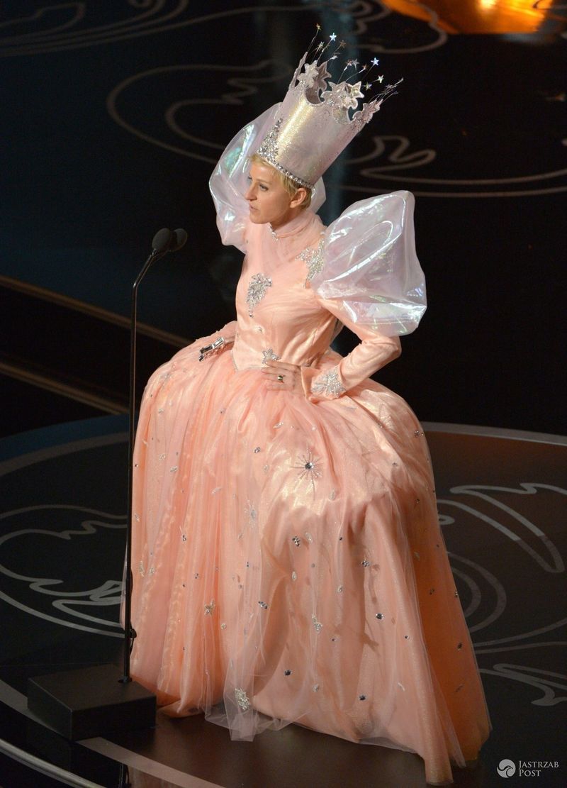 Ellen DeGeneres w kostiumie Glindy, wróżki z „Czarnoksiężnika z krainy Oz”, Oscary 2014 (fot. East News)