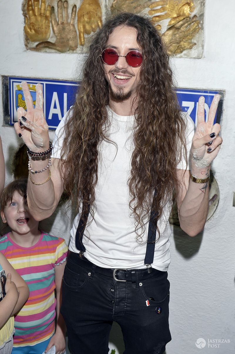 Michał Szpak podczas festiwalu Opole 2016