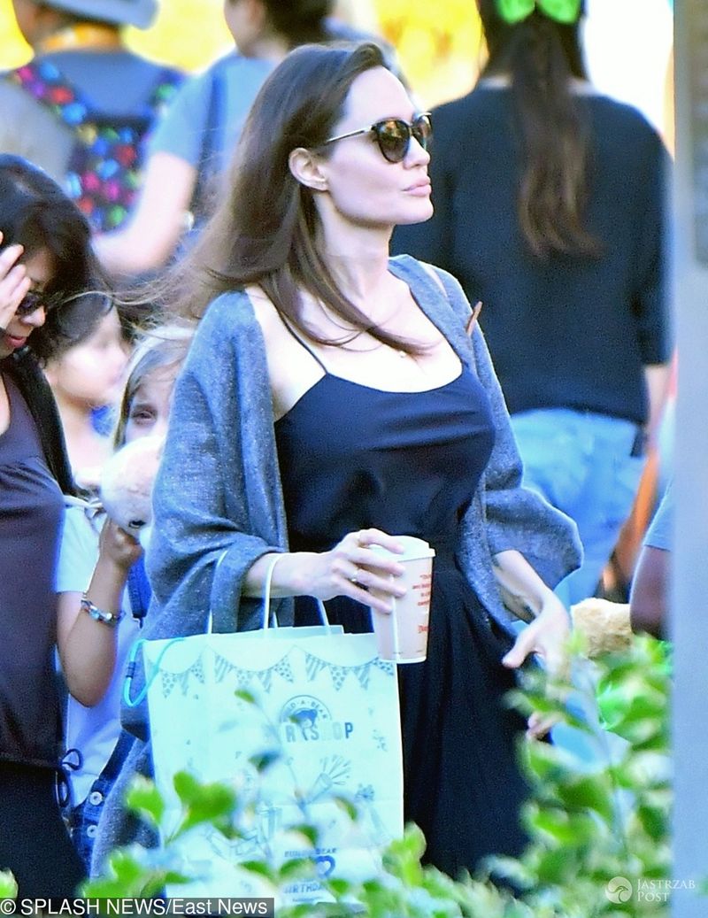 Angelina Jolie Bez Stanika Na Zakupach Z Dziećmi Zdjęcia