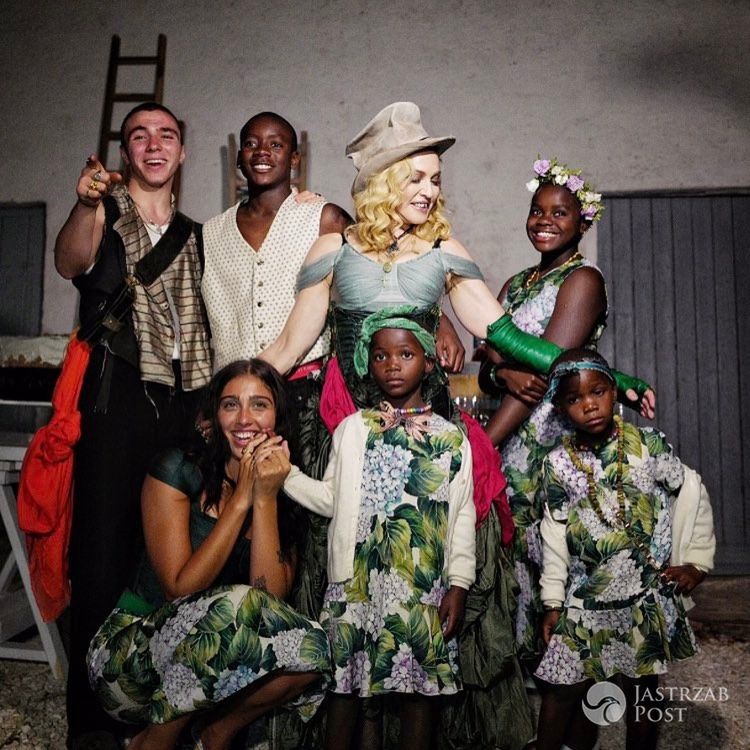 Madonna ze wszystkimi dziećmi – portret