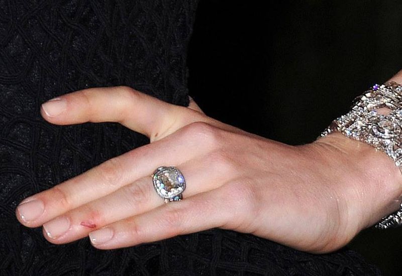 Jessica Biel – pierścionek zaręczynowy z 6-karatowy brylantem