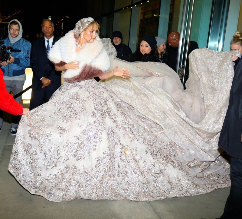 Jennifer Lopez w sukni ślubnej na planie filmu Marry Me