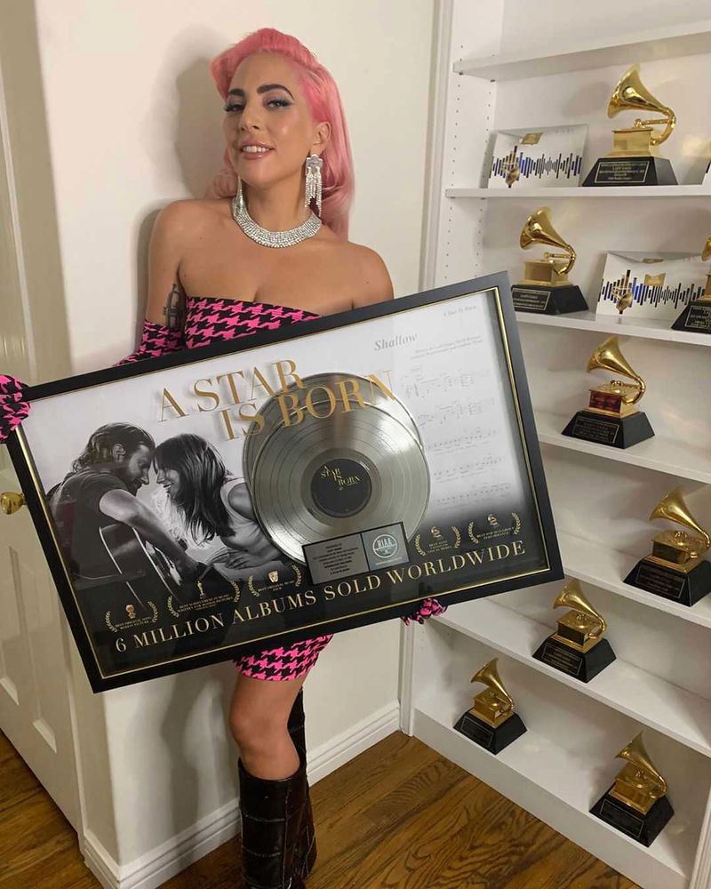 Lady Gaga sprzedała ponad 6 milionów płyty z muzyką z A Star is Born