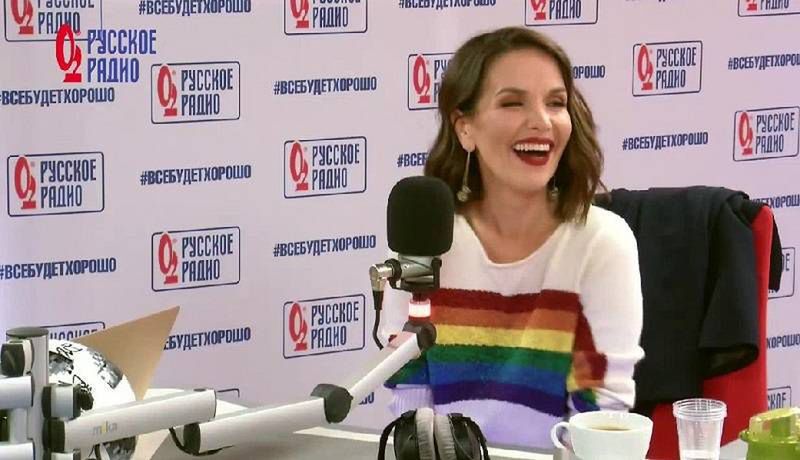 Natalia Oreiro w bluzie z flagą LGBT