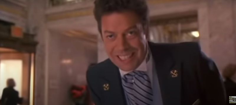 Tim Curry w filmie Kevin sam w Nowym Jorku