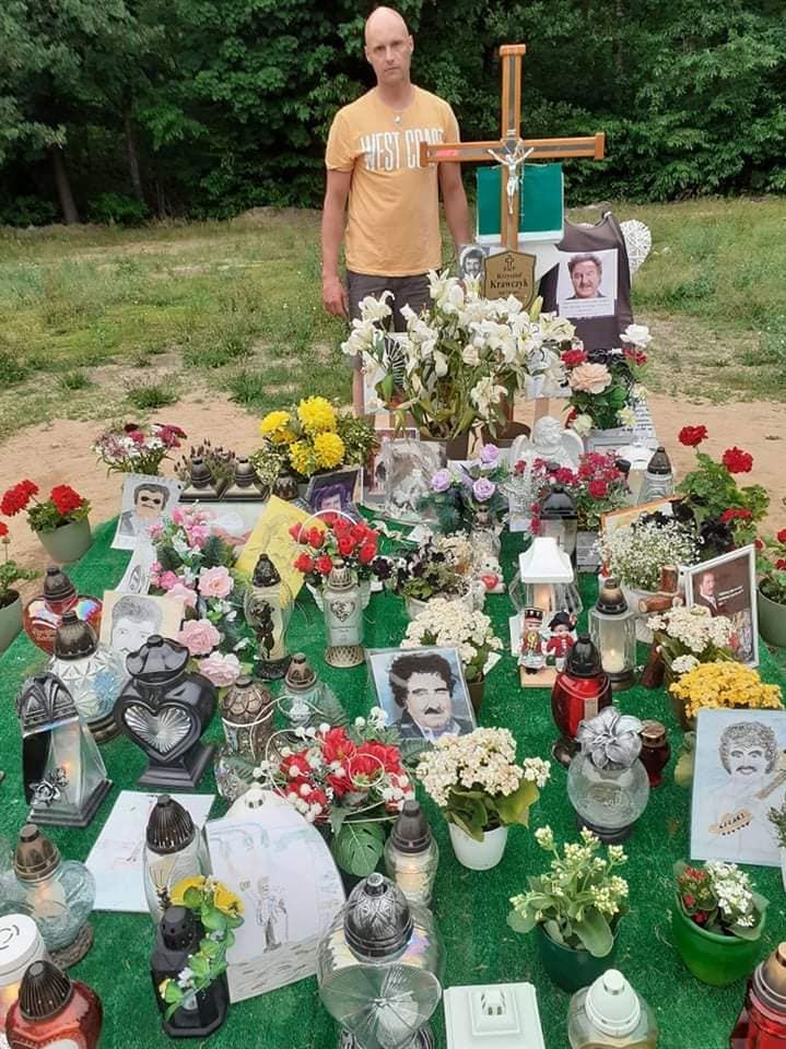 Krzysztof Krawczyk odwiedził grób ojca