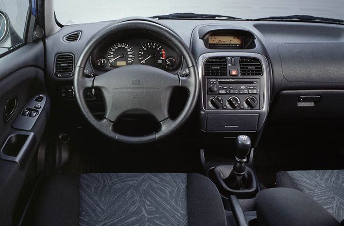 Używane Mitsubishi Carisma - Typowe Awarie I Problemy | Autokult.pl
