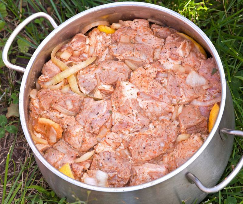 Miękkie mięso w gulaszu jak to zrobić? Proste triki