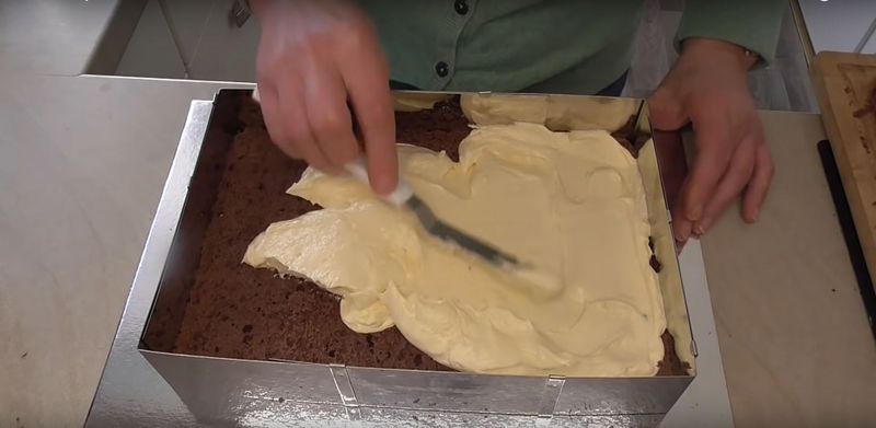 Ciasto na Wielkanoc – przygotowanie – Pyszności; Foto kadr z materiału na kanale YouTube Opolanka Kasia w Kuchni