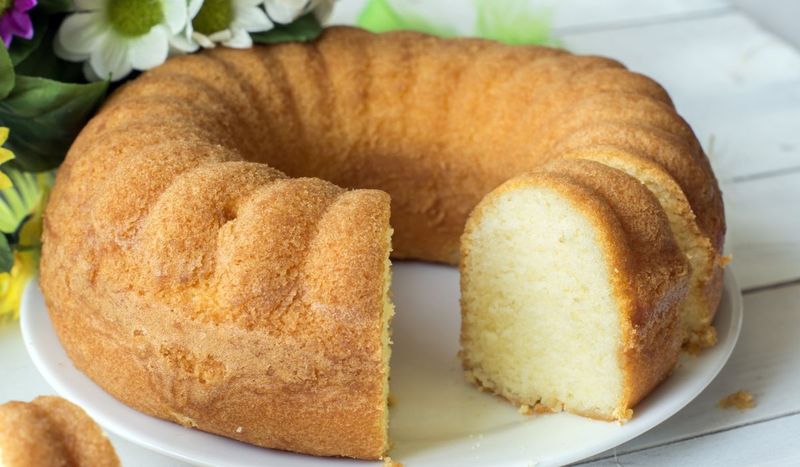 Babka piaskowa bezglutenowa i bez laktozy – Pyszności; Fot. Adobe Stock