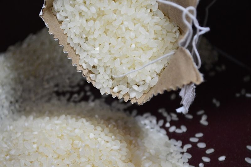 Gotujesz ryż albo kaszę w ten sposób? Przestań, bo trujesz siebie i rodzinę. Fot. Pixabay