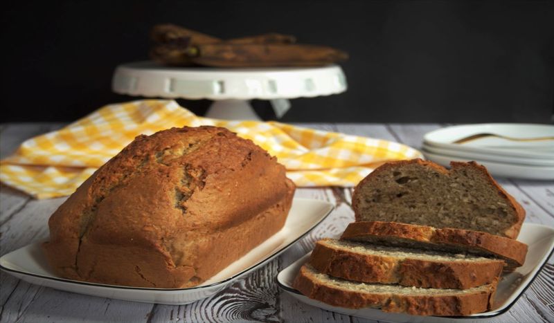 Chlebek bananowy – Pyszności; źródło: AdobeStock
