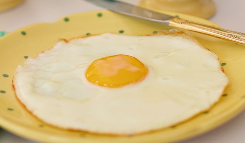 Jajka sadzone zrobisz w niecałą minutę – Pyszności; Fot. Pixabay