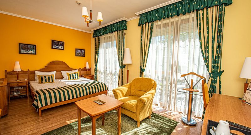 Standard Pokoj s manželskou postelí - Hotel Villa Classica Pápa, foto 1