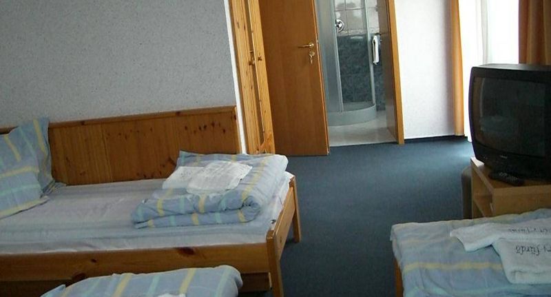 Pokoj s balkónem pro 3 os. na poschodí - Napfürdő Vendégház Mezőkövesd, foto 1