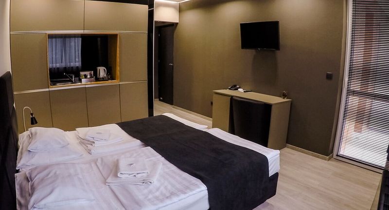 Deluxe Apartman s balkónem pro 2 os. s 1 ložnicí - Sóház Panzió és Apartmanház Szolnok ****, foto 1