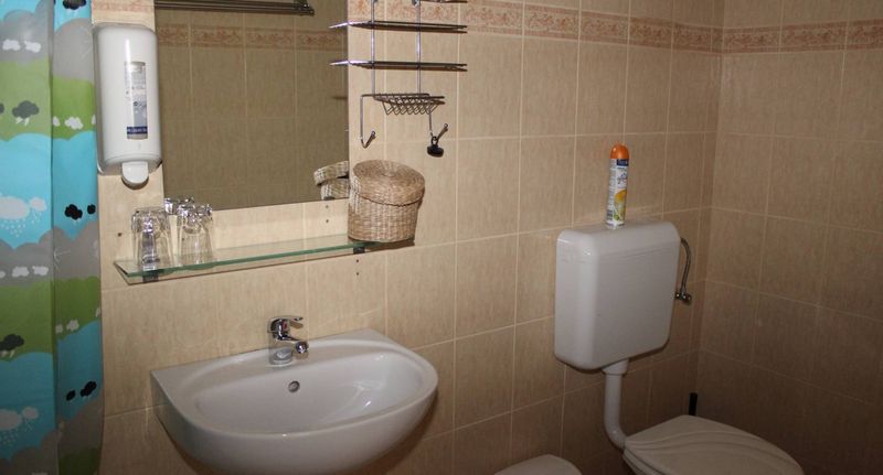 Apartman s privátní koupelnou mimo apartmán s manželskou postelí s 1 ložnicí na přízemí (s možností přistýlky) - Abigél Vendégház Miskolctapolca, foto 1