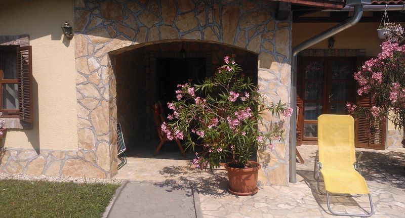 Privilege Apartman pro 4 os. se 2 ložnicemi na přízemí (s možností přistýlky) - Mediterrán Apartmanház Szántód, foto 1