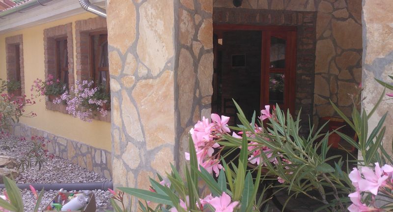 Queen Apartman pro 6 os. se 3 ložnicemi na přízemí (s možností přistýlky) - Mediterrán Apartmanház Szántód, foto 1