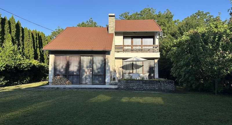 Standard Apartman pro 10 os. s 5 ložnicemi celý Dům (s možností přistýlky) - Family Vacation Guesthouse Balatonkenese, foto 1