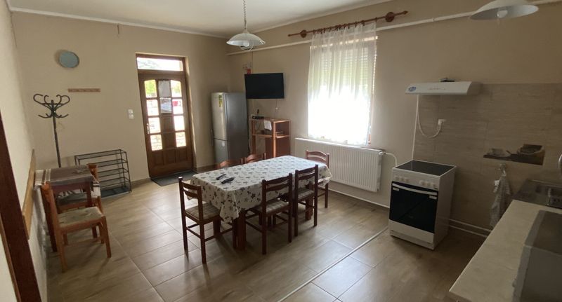 Apartman pro 8 os. se 2 ložnicemi s výhledem do dvora přízemní - Panda Vendégszállás Jászberény, foto 1