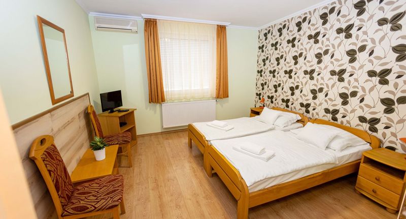 Pokoj pro 2 os. na poschodí - Belvárosi Panzió Debrecen, foto 1