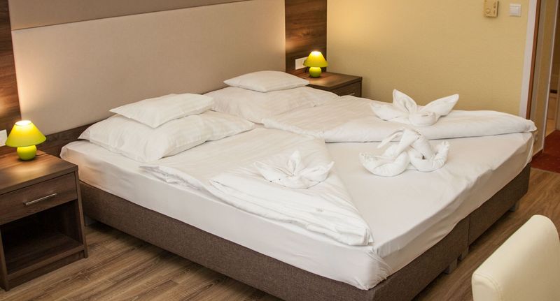 Superior Pokoj s manželskou postelí - Hotel Jade Veszprém, foto 1