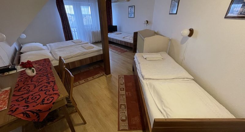 Standard Pokoj pro 4 os. - Koller Panzió Étterem Bonyhád, foto 1