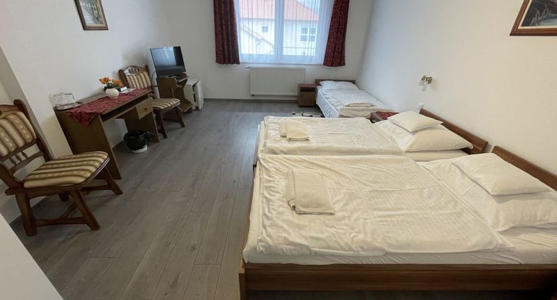 Standard Pokoj pro 3 os. - Koller Panzió Étterem Bonyhád, foto 1