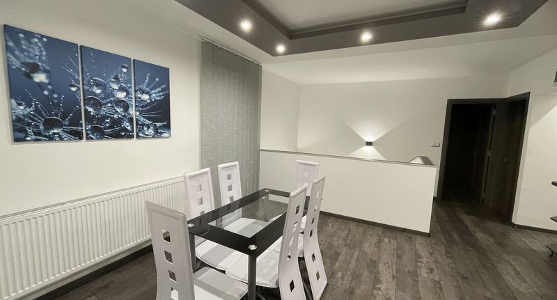 Exclusive Suita s balkónem pro 6 os. se 3 ložnicemi - Hotel Pálma Nyírbátor, foto 1