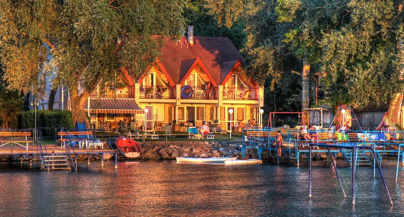 Studio Apartman pro 3 os. s 1 ložnicí na poschodí (s možností přistýlky) - Szatmár Apartmanház Balatonvilágos, foto 1