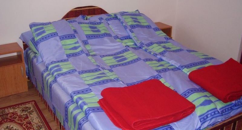Pokoj s koupelnou pro 3 os. na přízemí - Hollókői Vendégház Abaújszántó, foto 1