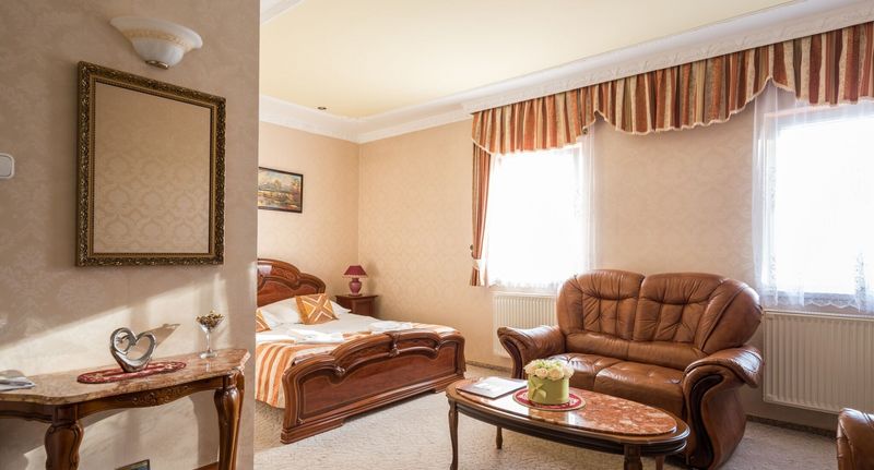 Nachází se v budově Pokoj s manželskou postelí (s možností přistýlky) - Hotel Bíbic*** Tüskevár Étterem és Horgásztó Nyíregyháza, foto 1